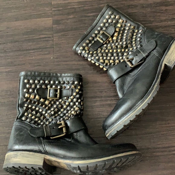 Steve Madden Shoes - Steve Madden studded booties